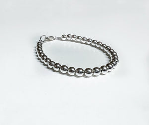 Monochrome Drop