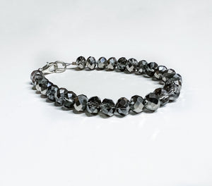 Monochrome Drop
